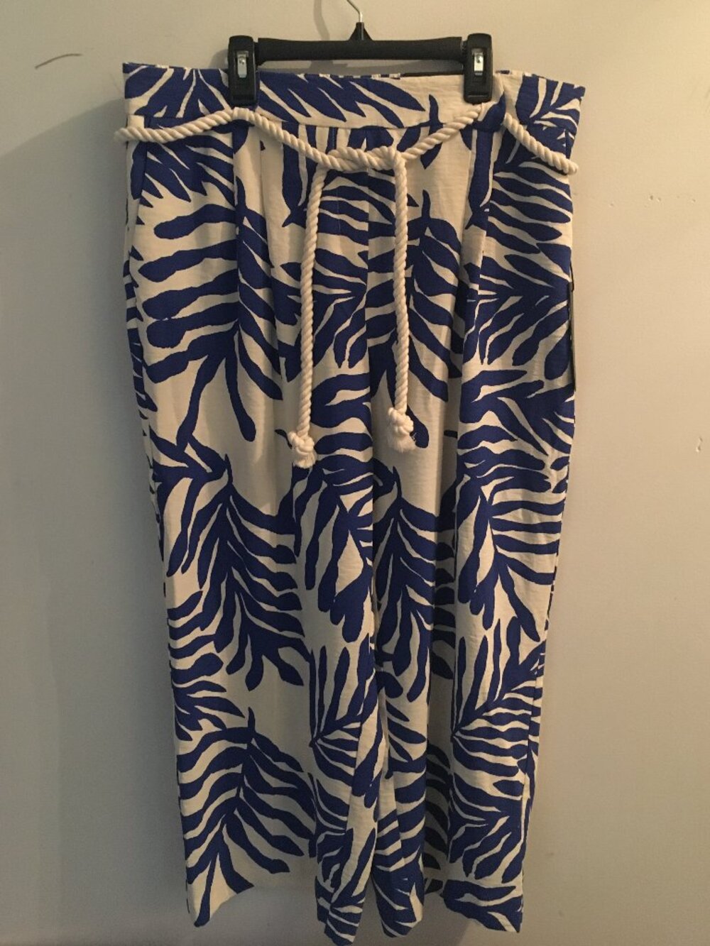 Rachel Zoe Wide Leg Capris Blue and White Hawaiian Floral Size XL NWT